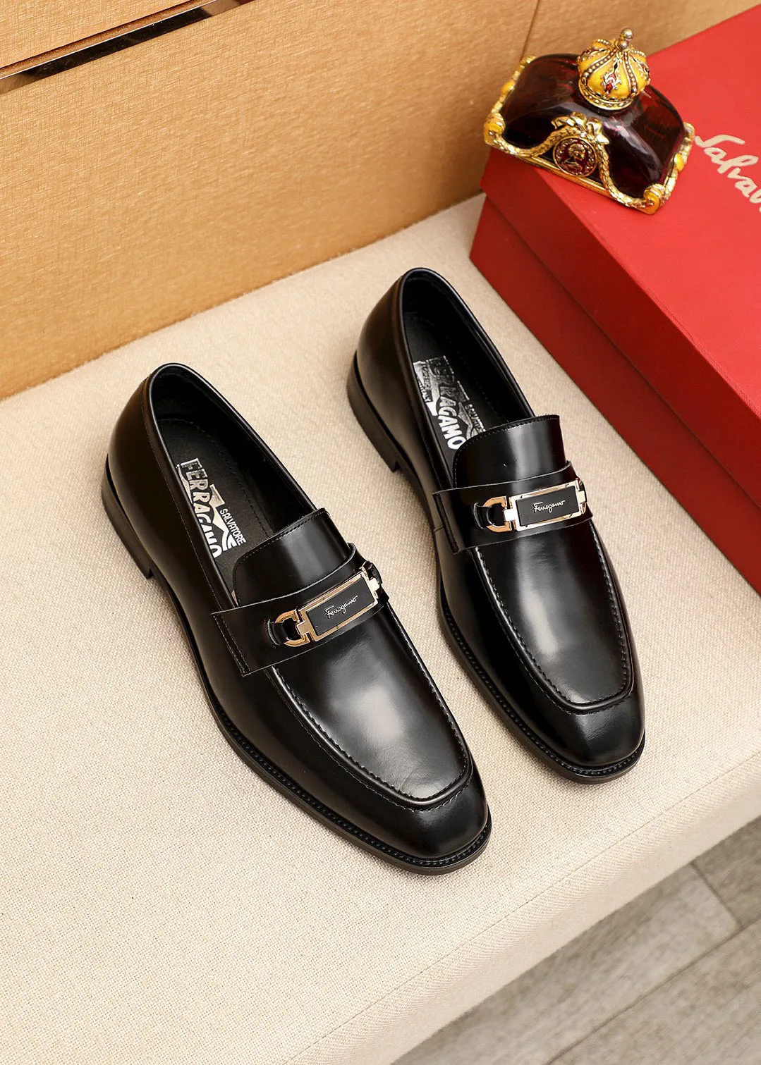 Men's shoes💰460💰 Product trademark: Ferragamo "Ferragamo" casual leather shoes Regular size: 38-44 (45🉑️customized) Product materials: Selected imported first-layer open-edge beaded cowhide leather upper + luxury hardware buckle, imported water-dyed cowhide leather lining. Strong three-dimensional visual effect, original outsole color: 1⃣️color optional